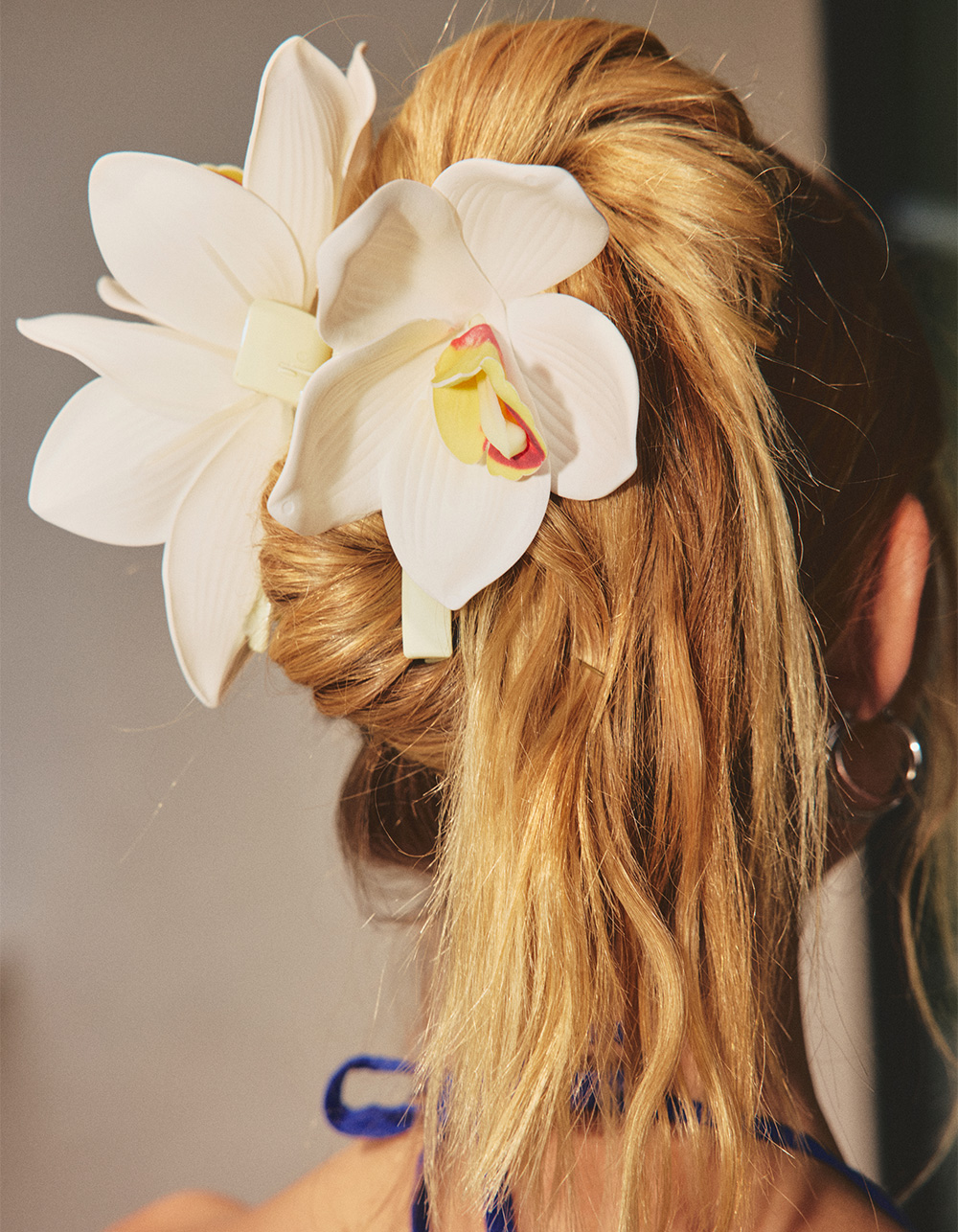 FULL TILT Oversized Floral Claw Clip - WHITE