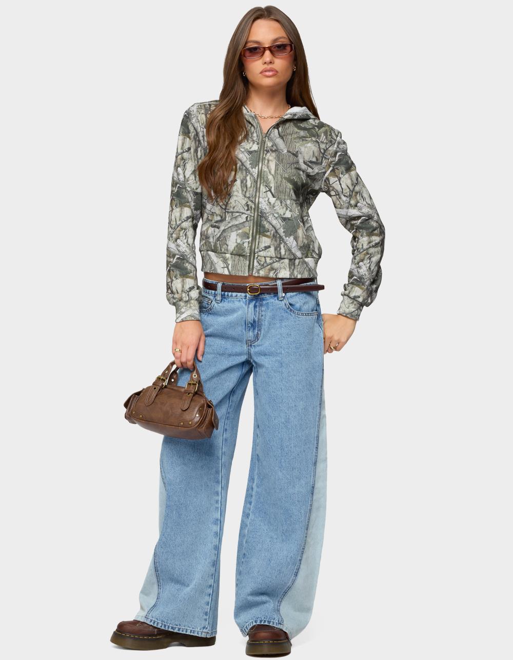 EDIKTED Genna Contrast Panel Low Rise Jeans - LIGHT BLUE