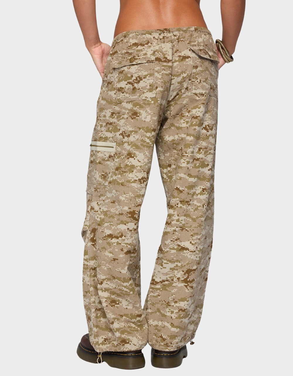 EDIKTED Demey Camo Baggy Pants - BEIGE