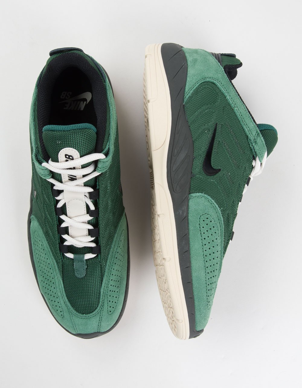 NIKE SB Vertebrae Skate Shoes - EMERALD
