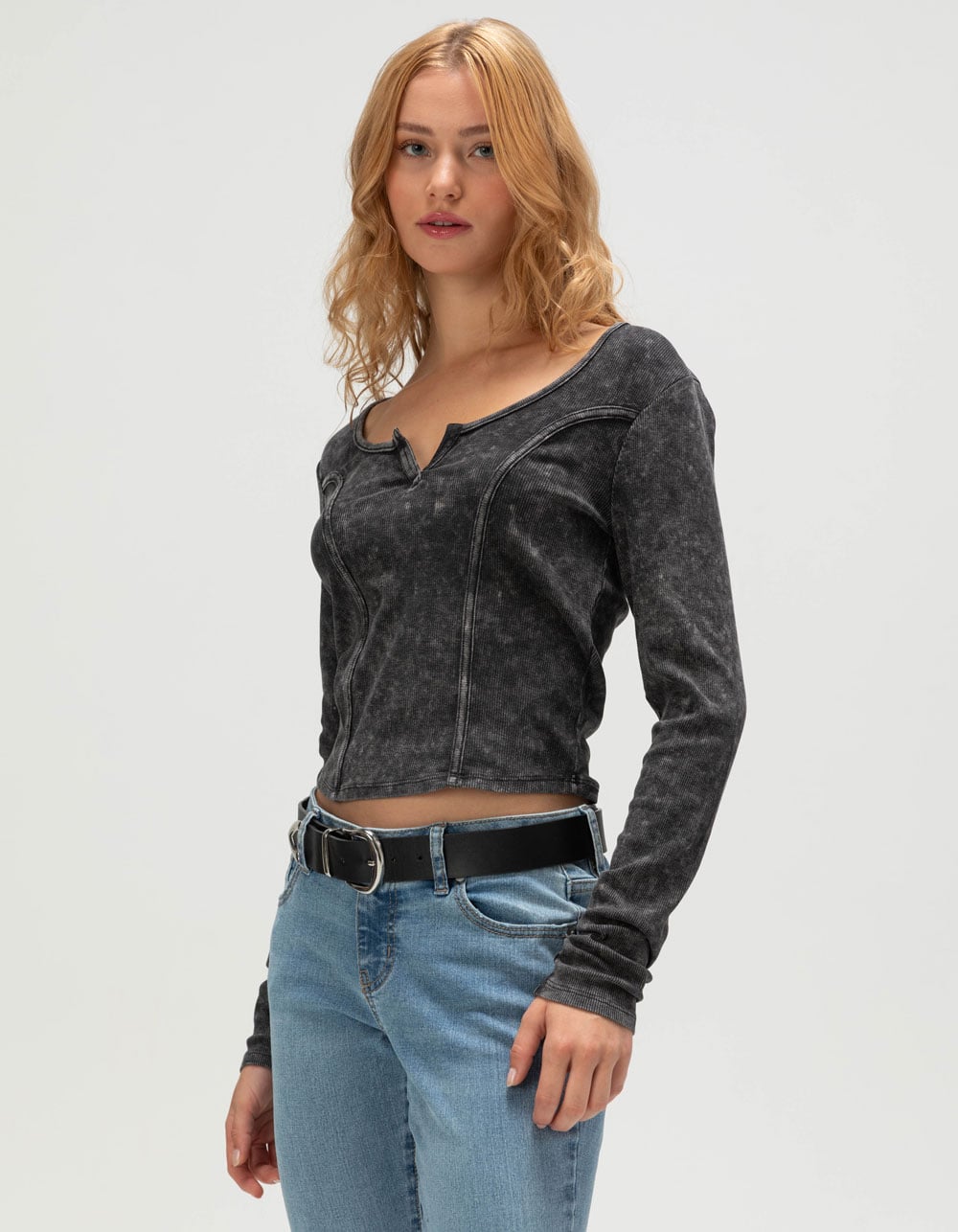 RSQ Womens WASHED Notch Long Sleeve Top - BLACK