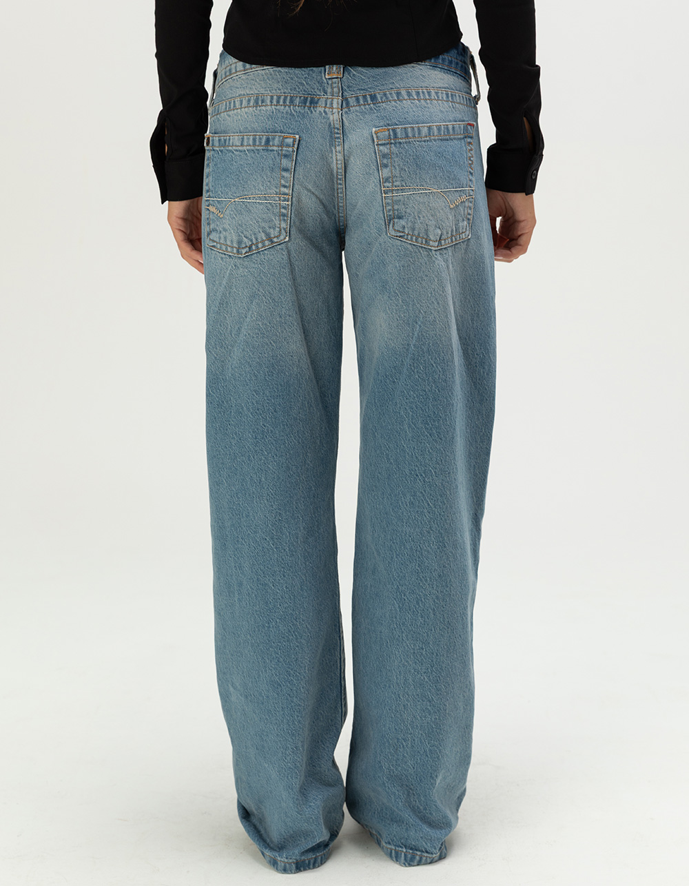 BDG Urban Outfitters Kayla Low Rise Slouchy Womens Boyfriend Jeans - LT BLAST