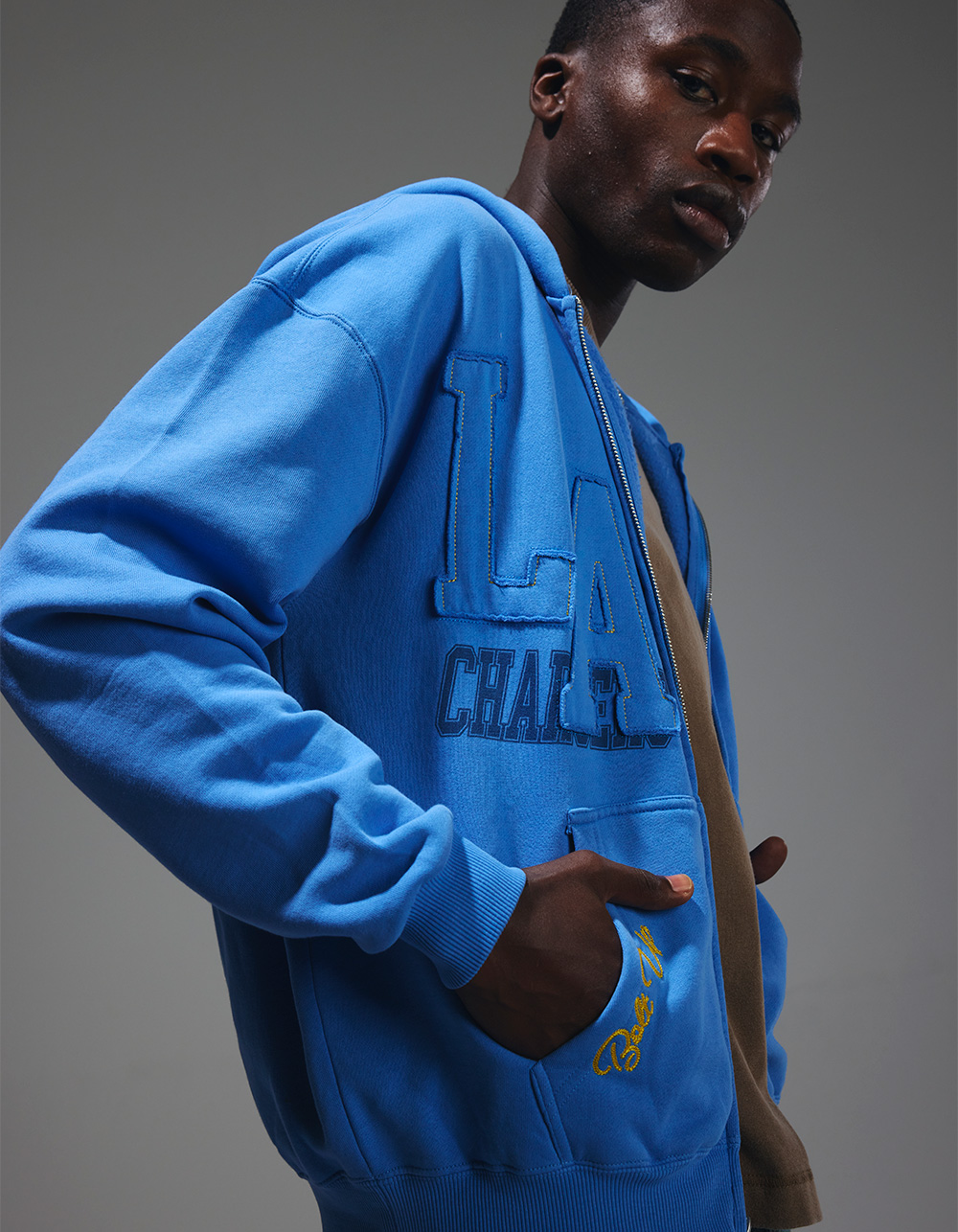 THE WILD COLLECTIVE Los Angeles Chargers Mens Zip-Up Hoodie - BLUE