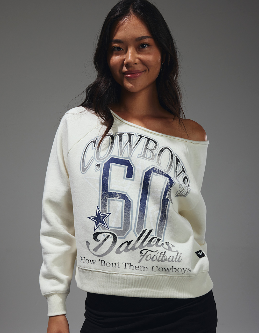 The WILD COLLECTIVE Dallas Cowboys Womens Off Shoulder Sweatshirt - CREAM