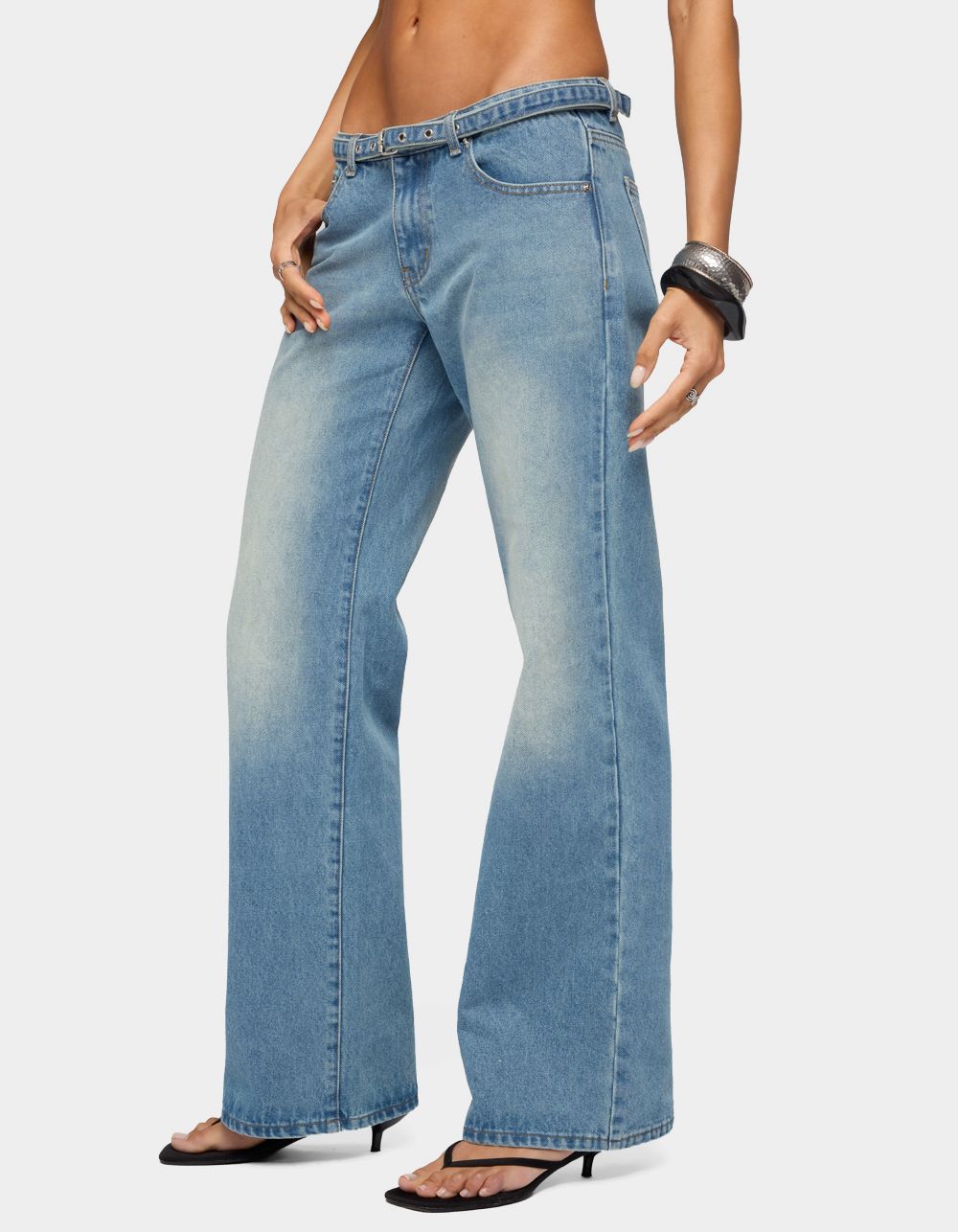 EDIKTED Belted Low Rise Straight Leg Jeans - LIGHT BLUE