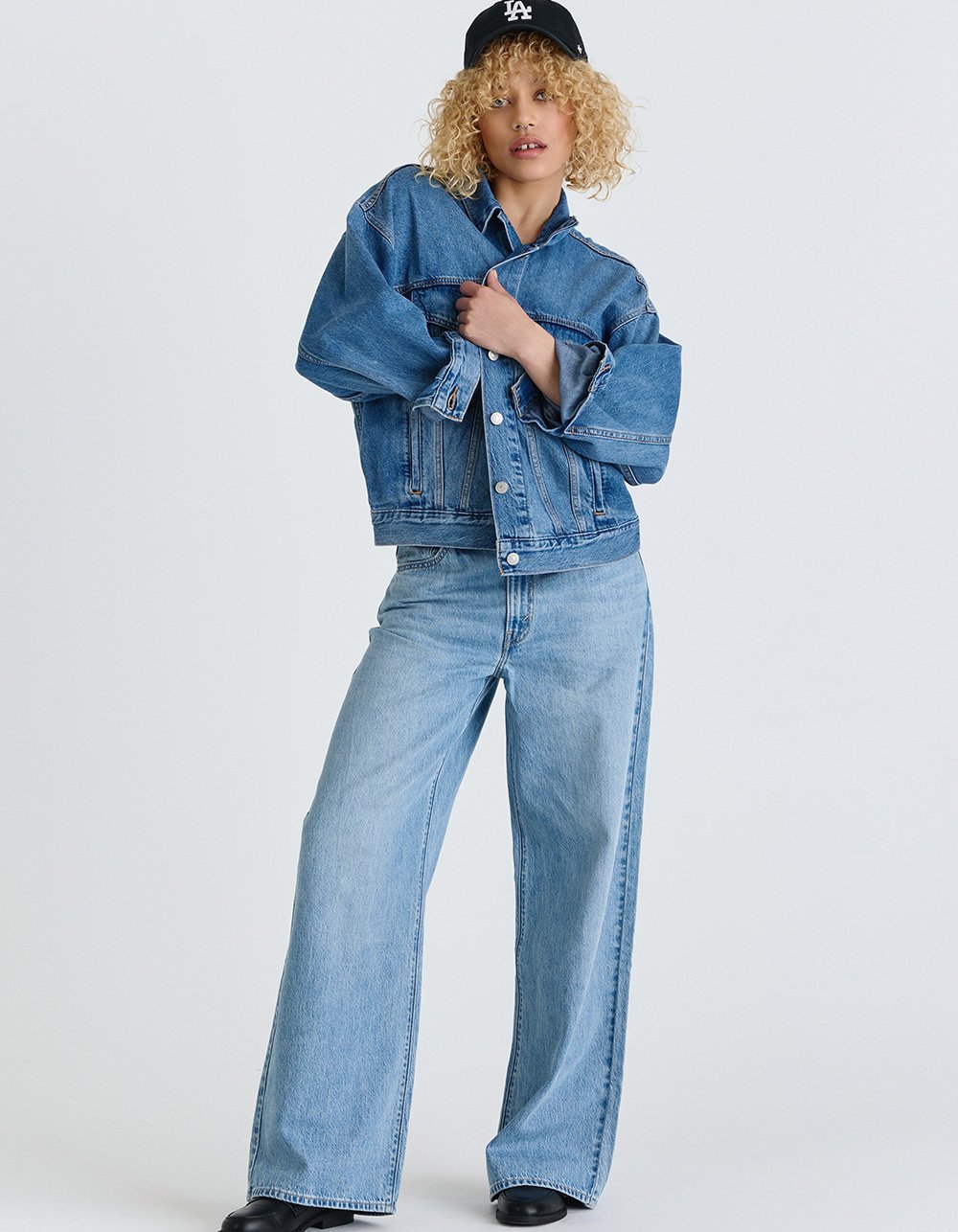 LEVI'S Premium 90s Womens Trucker Jacket - Soft As Butter MEDIUM WASH