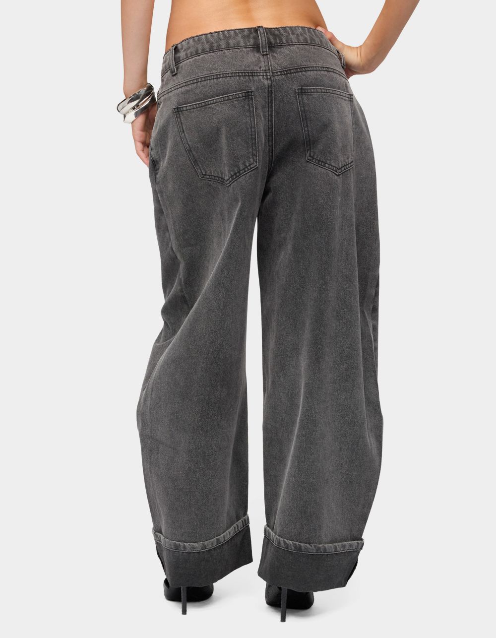 EDIKTED Petite Kella Low Rise Baggy Jeans - BLACK