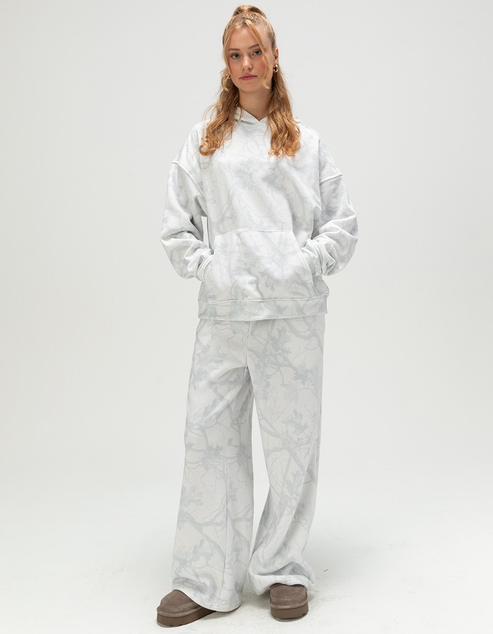 TILLYS Womens Wide Leg Sweatpants - CAMO