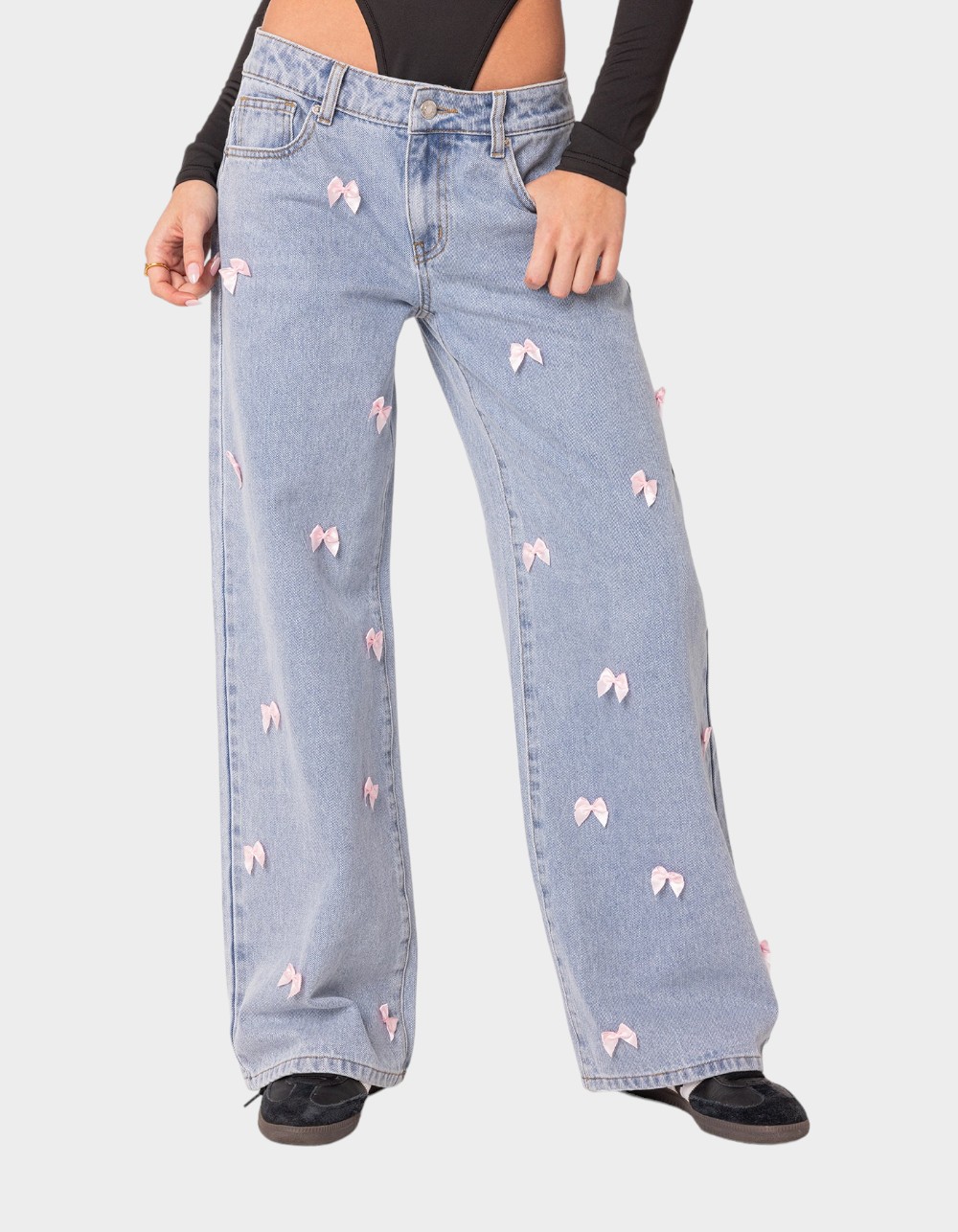 EDIKTED Lucille Low Rise Satin Bow Jeans - LIGHT BLUE