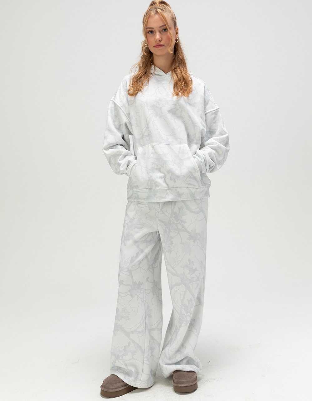 TILLYS Kanga Pocket Womens Hoodie - CAMO