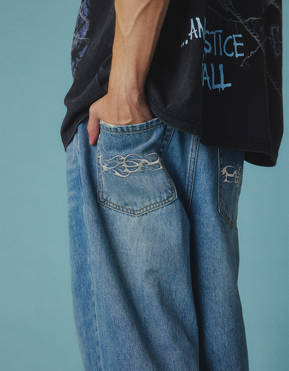 RSQ Mens Baggy Embroidered Jeans - MEDIUM WASH