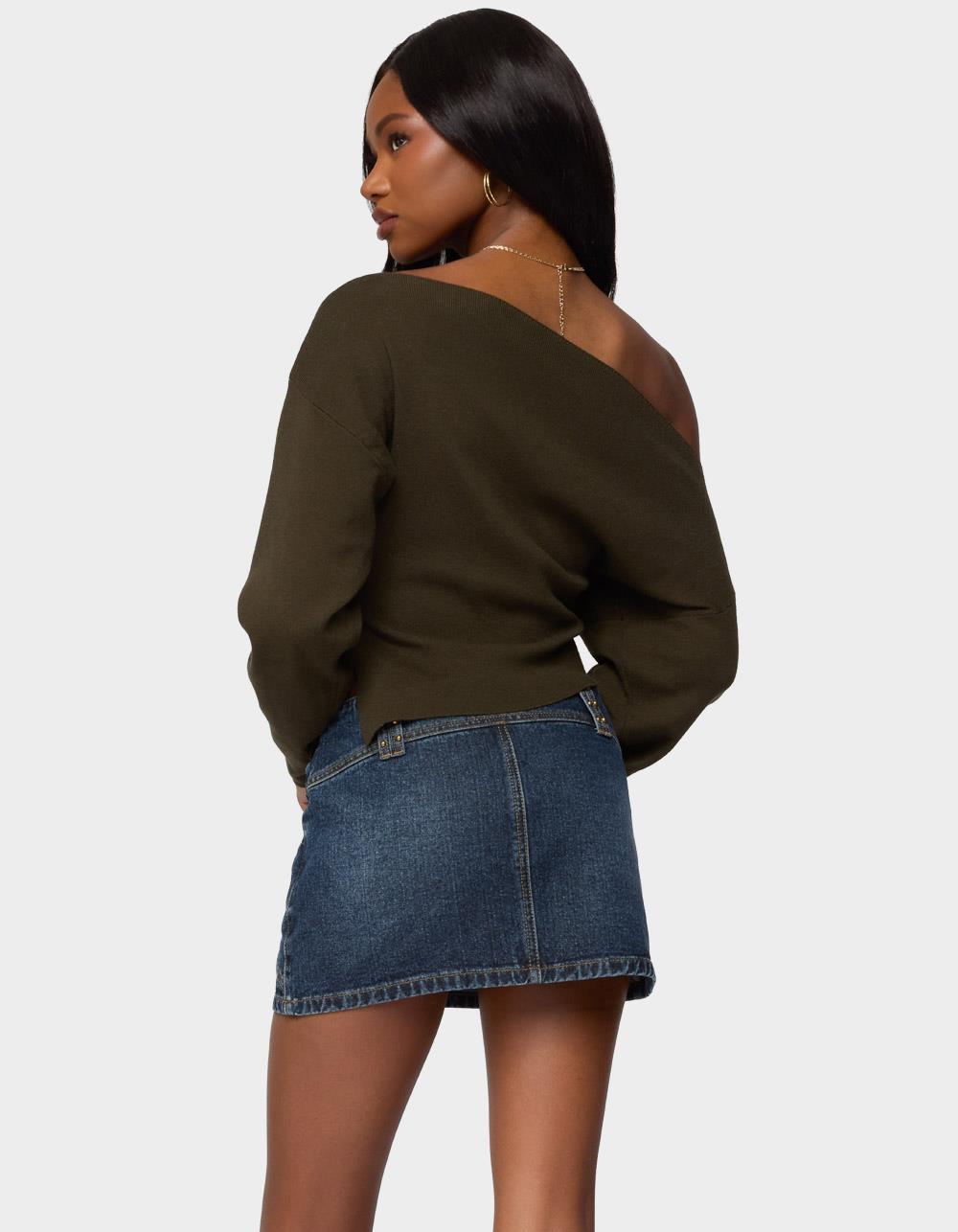 EDIKTED Chenelle Asymmetric Off Shoulder Sweater - DK GREEN