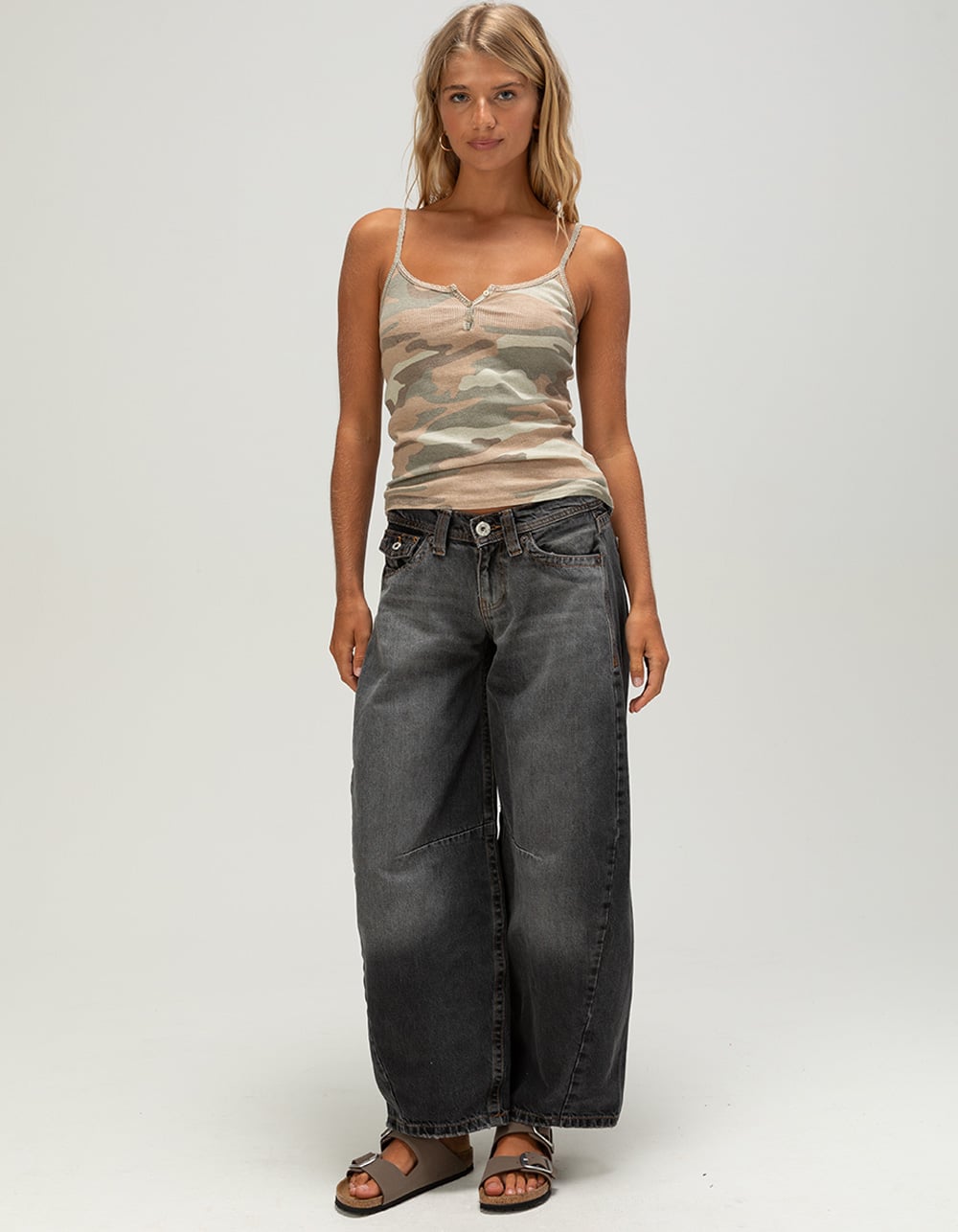 BDG Urban Outfitters Kayla Cocoon Womens Low Rise Barrel Jeans