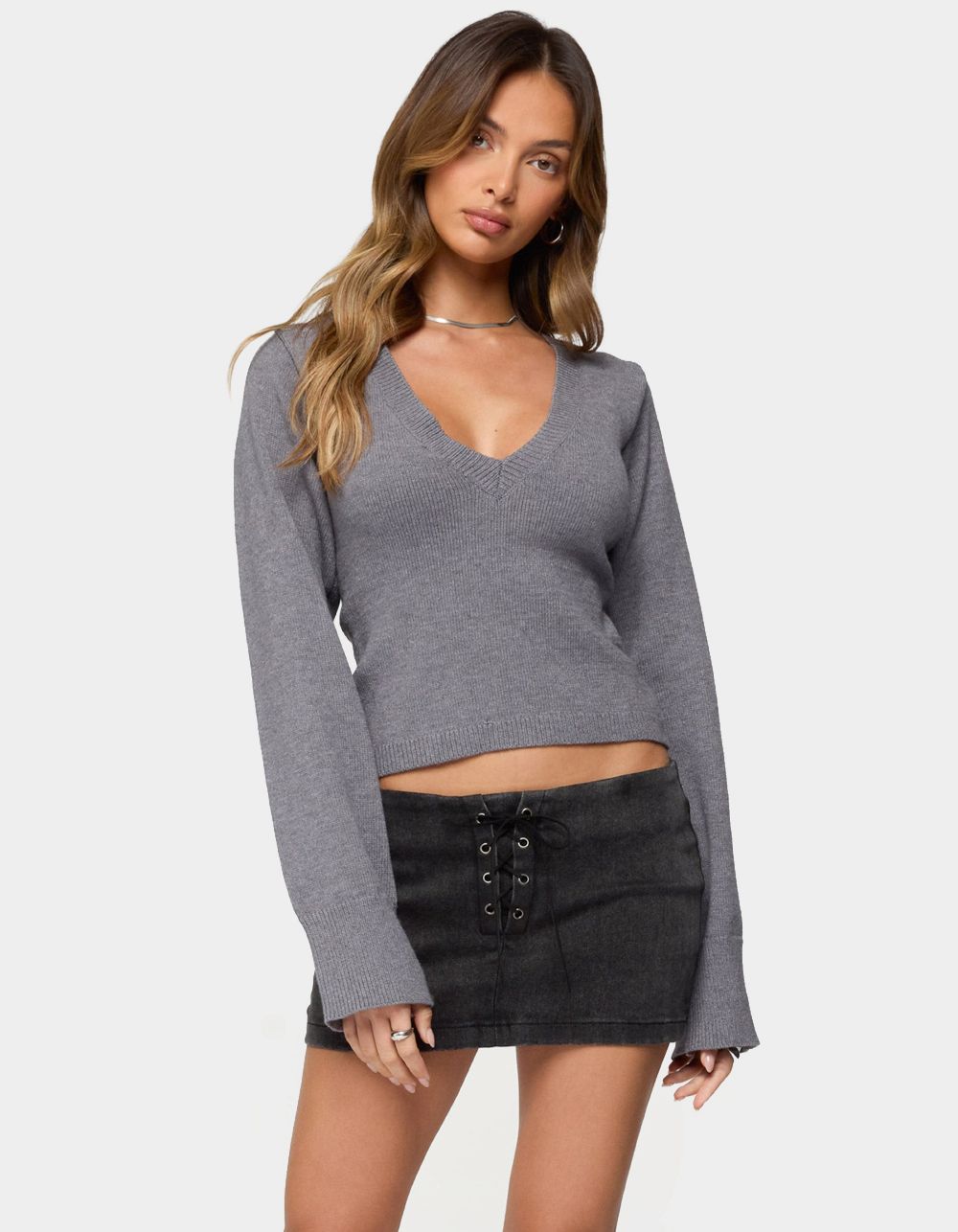 EDIKTED Stacie V-Neck Sweater - GRAY