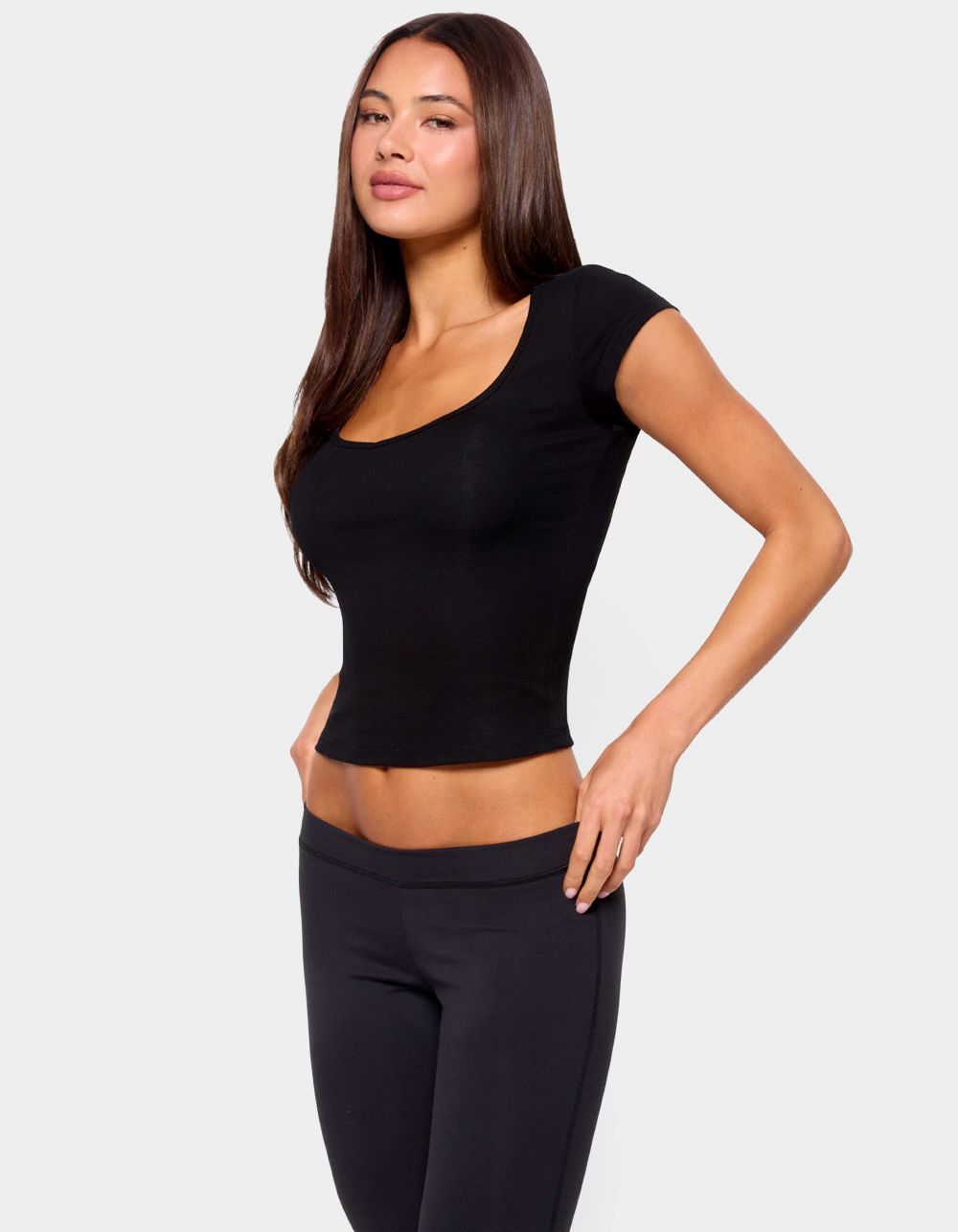 EDIKTED Chari Ribbed Scoop Neck Tee