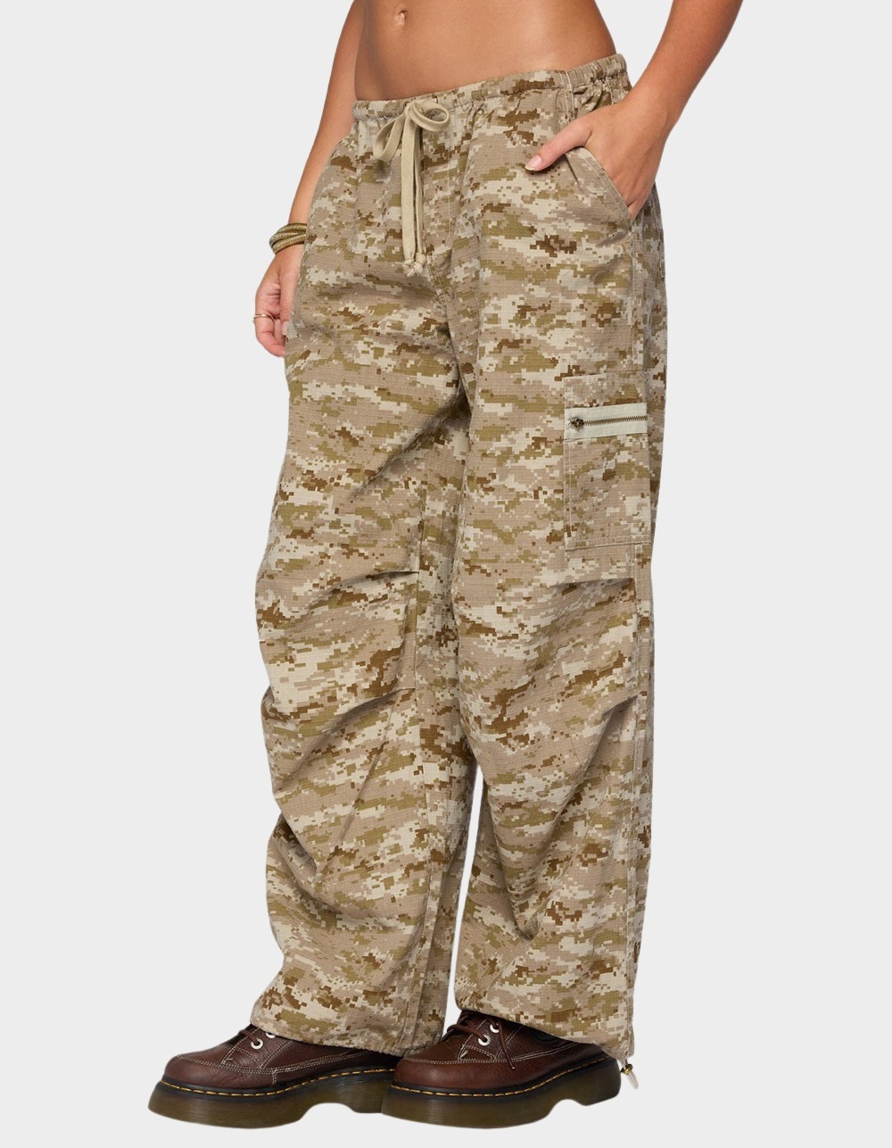 EDIKTED Demey Camo Baggy Pants - BEIGE