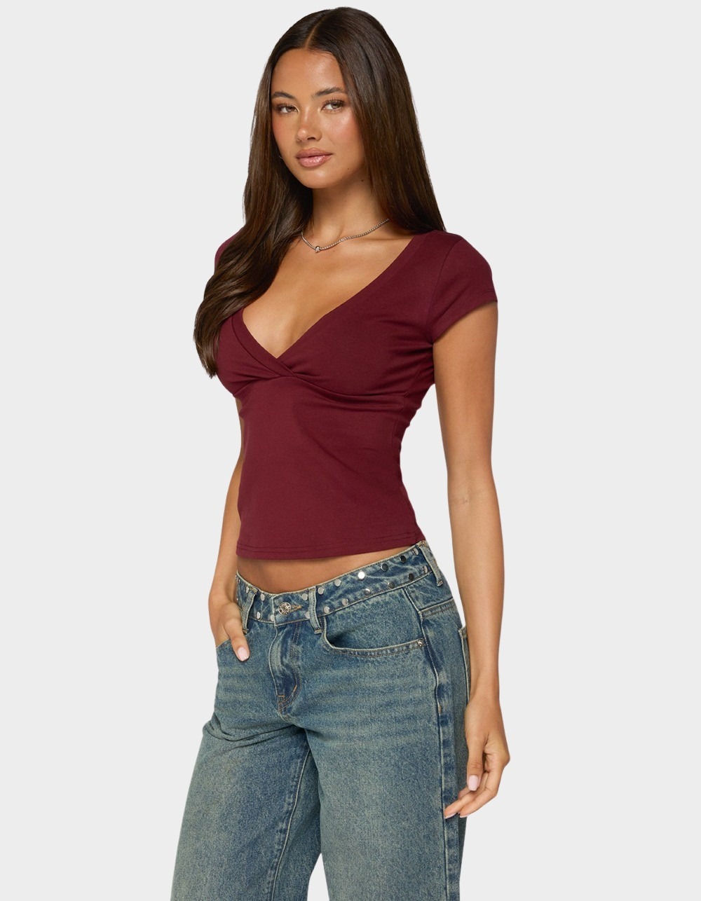 EDIKTED Penelopy Overlap V-Neck Tee - DK RED