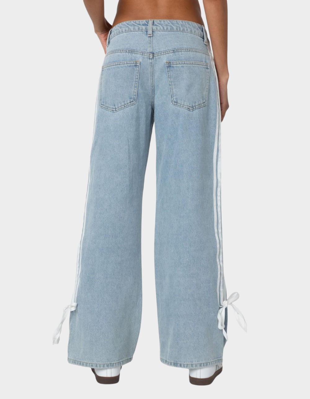 EDIKTED Washed Low Rise Ribbon Jeans