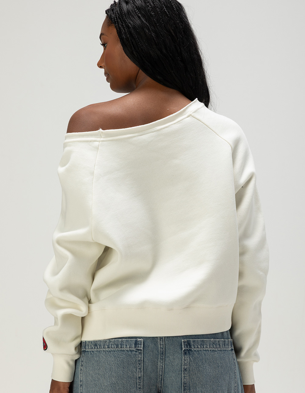 The WILD COLLECTIVE San Francisco 49ers Womens Off Shoulder Sweatshirt - CREAM