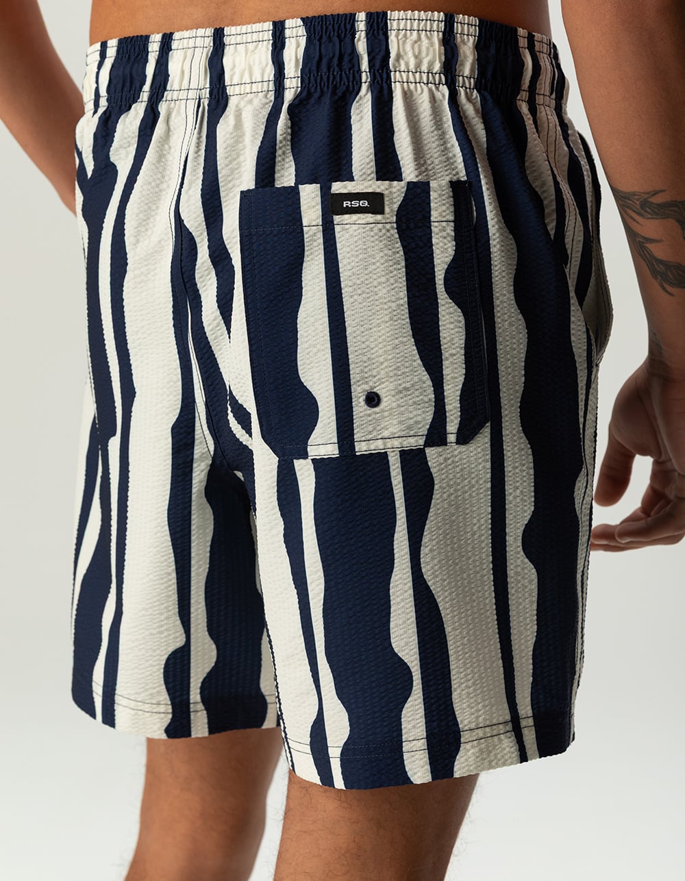 RSQ Mens Seersucker 6.5" Swim Trunks - WHT/NVY