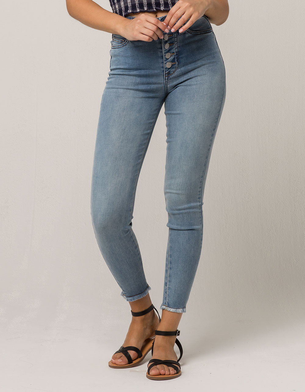 IVY & MAIN Exposed Button Crop Womens Skinny Jeans - LIGHT WASH | Tillys