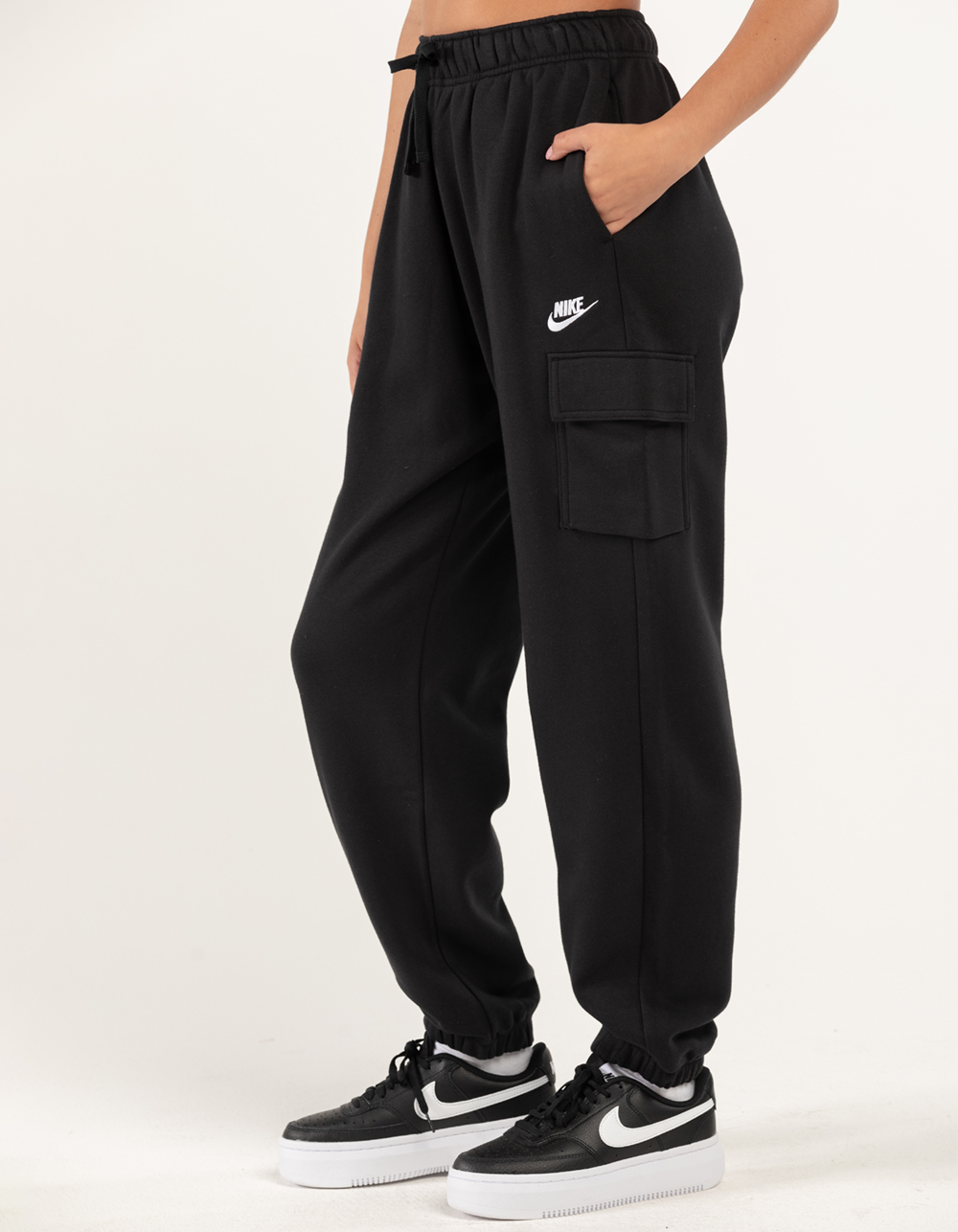 raíz Por favor Clan NIKE Sportswear Essentials Club Fleece Womens Cargo Sweatpants - BLACK |  Tillys
