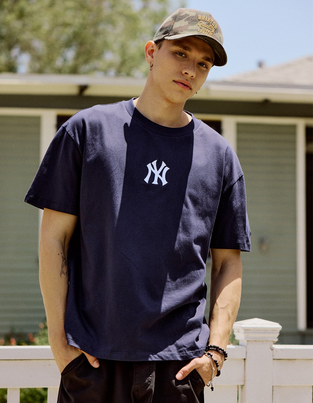 PRO STANDARD New York Yankees Embroidered Mens Tee - NAVY