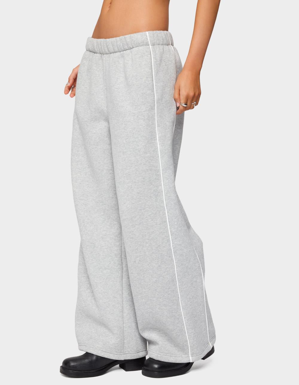 EDIKTED Petite Autumn Sweatpants