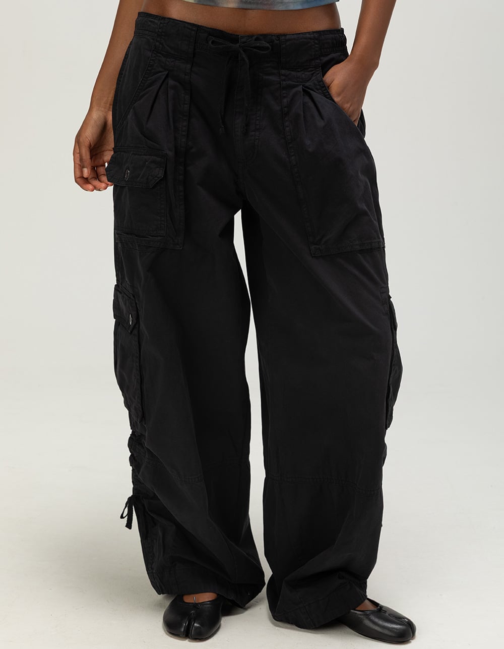 BDG Urban Outfitters Diego Womens Low Rise Oversized Cargo Pants - BLACK