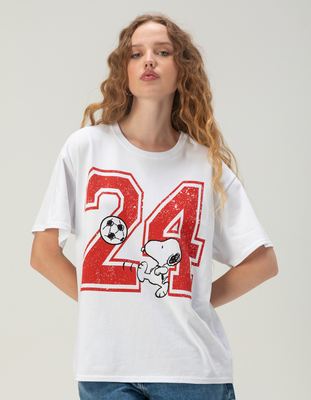 PEANUTS Snoopy Soccer Womens Boyfriend Tee - WHITE