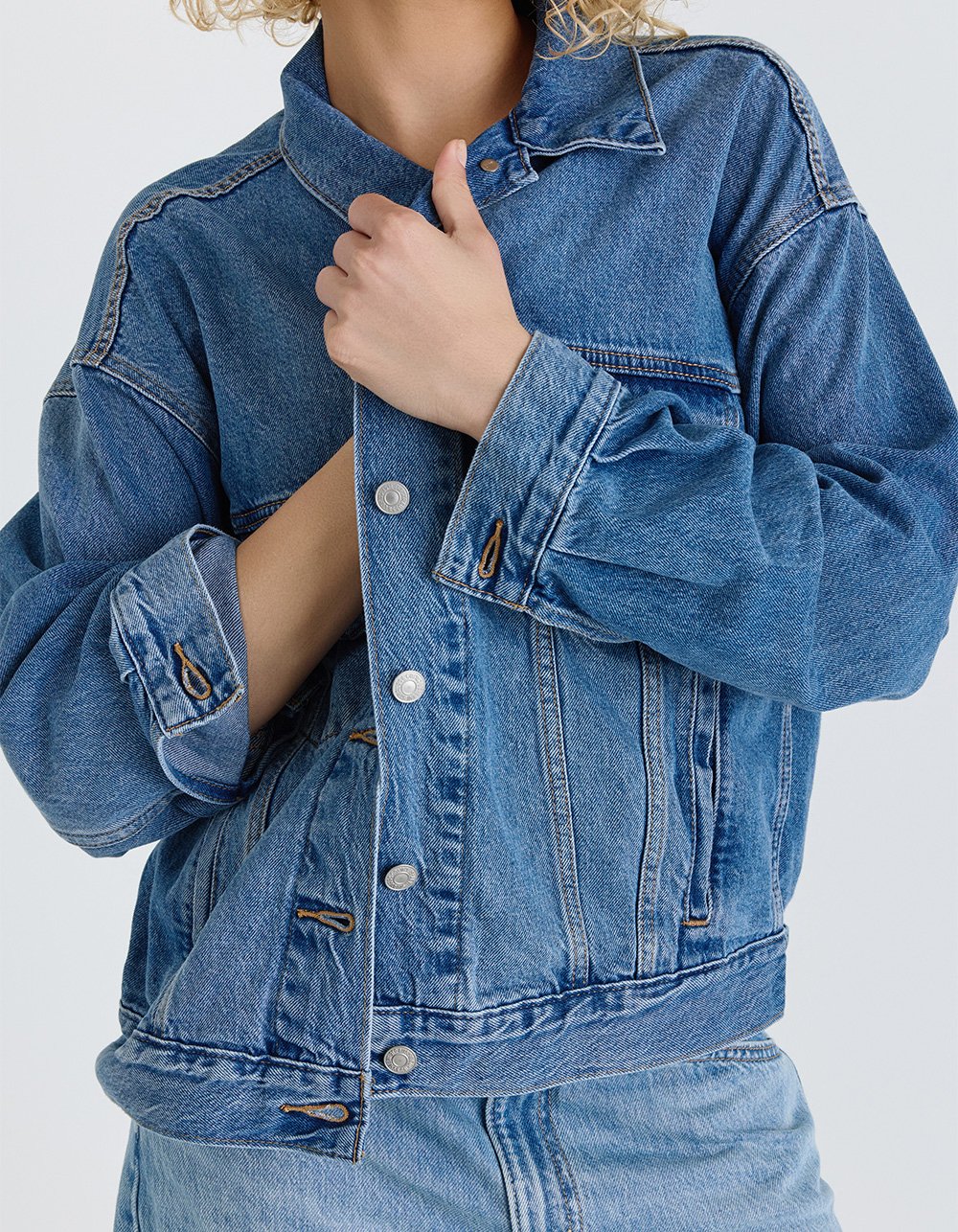 LEVI'S Premium 90s Womens Trucker Jacket - Soft As Butter MEDIUM WASH