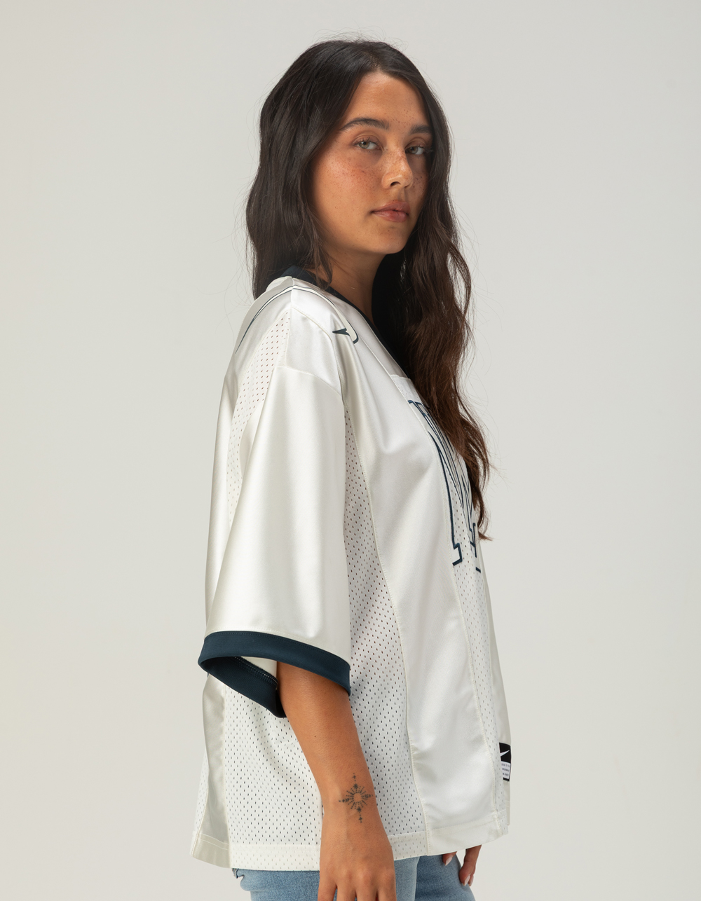NIKE Sportswear Womens Oversized Graphic Jersey - WHT/NVY