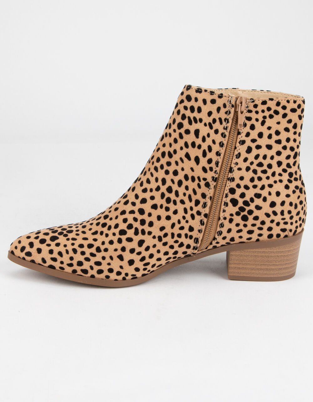 CITY CLASSIFIED Point Toe Cheetah Womens Booties image number 2