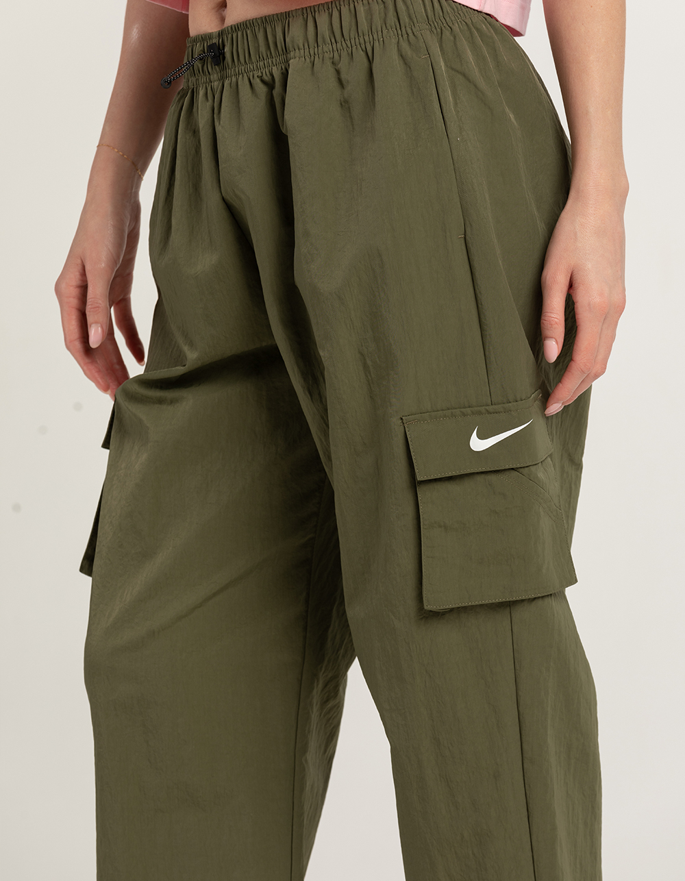 Barmhartig Wolk Verenigen NIKE Sportswear Essential Womens Woven Cargo Pants - OLIVE | Tillys