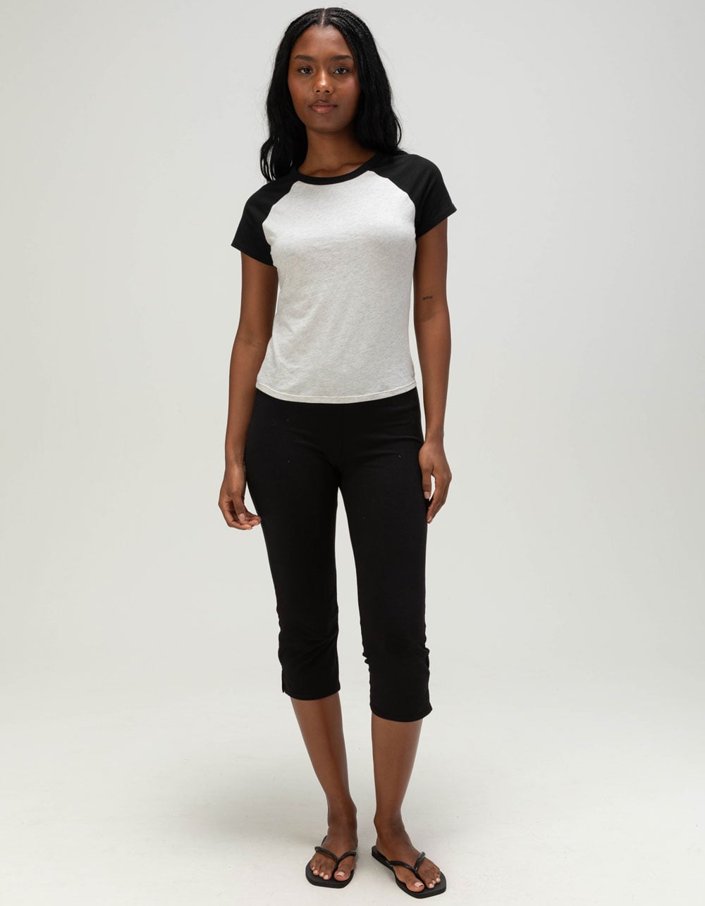 TILLYS Womens Solid Raglan Tee - HTHR BLK