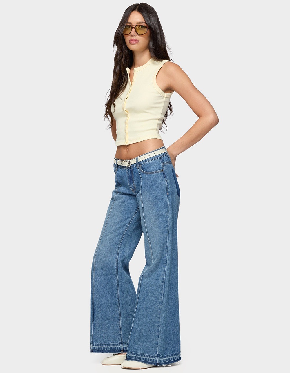 EDIKTED Nerissa Low Rise Flared Jeans - BLUE