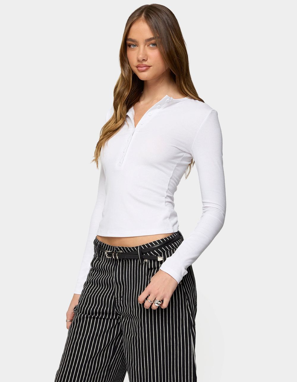 EDIKTED Jaelyn Ribbed Henley Tee - WHITE