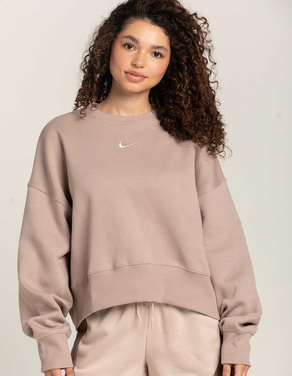 zelfmoord Duiker Groenten NIKE Sportswear Phoenix Womens Oversized Crop Crewneck Sweatshirt - TAUPE |  Tillys