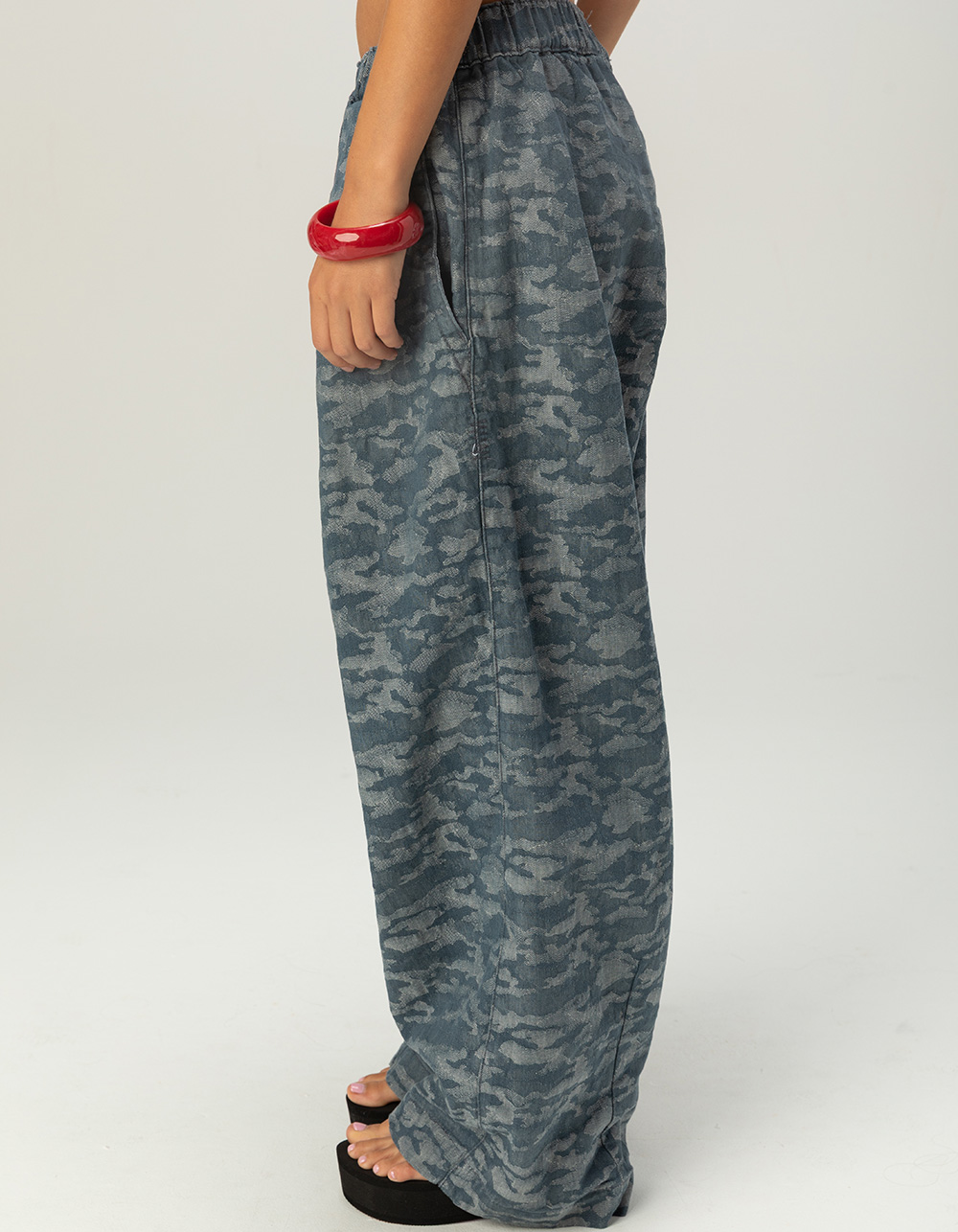 BDG Urban Outfitters Bobbi Womens Baggy Camo Pull On Pants - DENIM