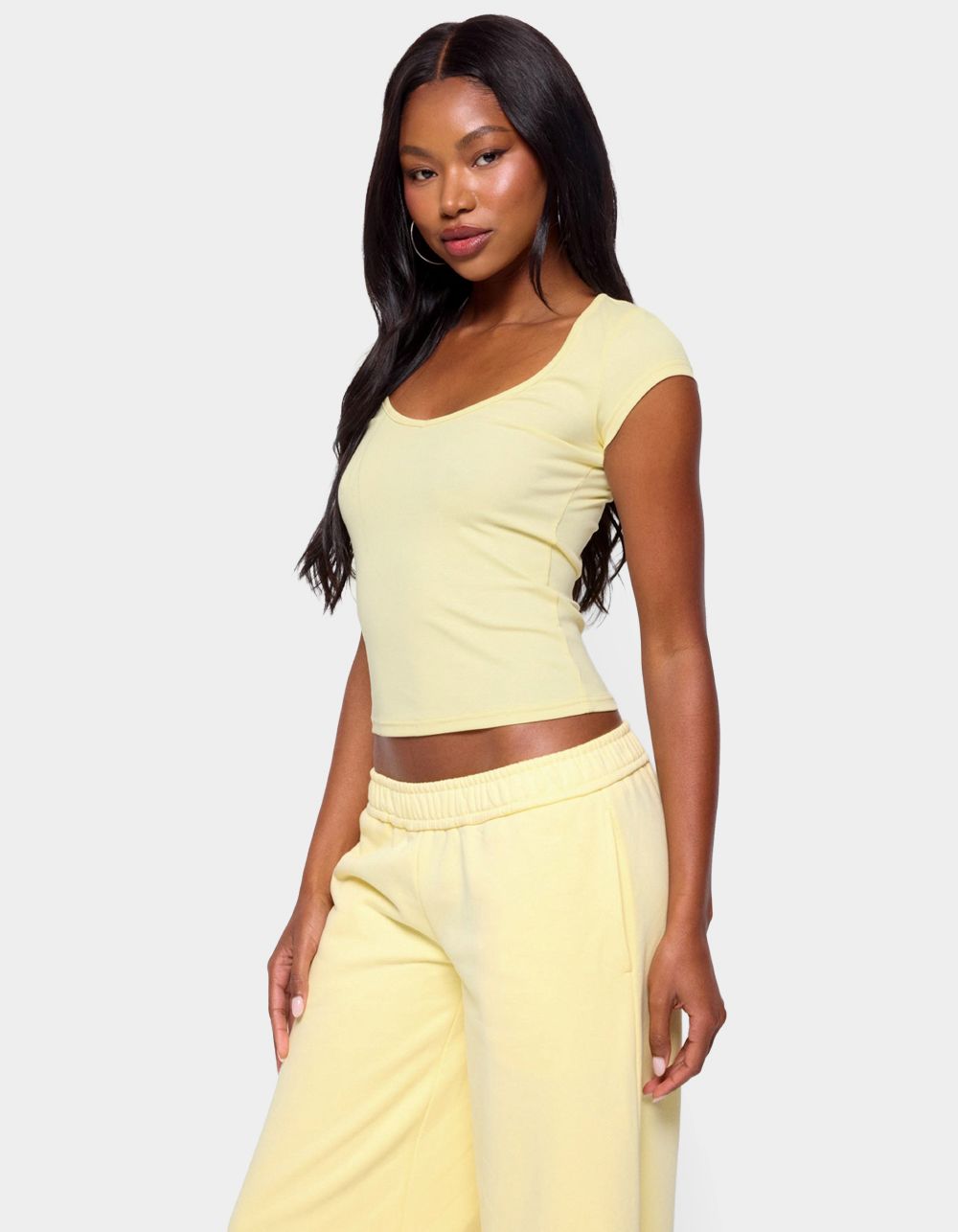 EDIKTED Chari Ribbed Scoop Neck Tee - YELLOW