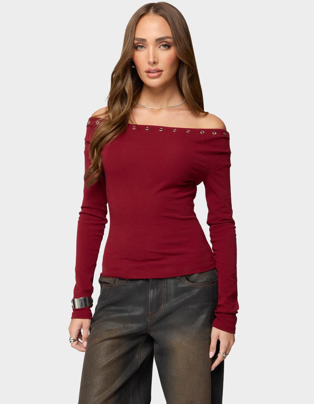 EDIKTED Rebekka Grommet Off Shoulder Top - DK RED