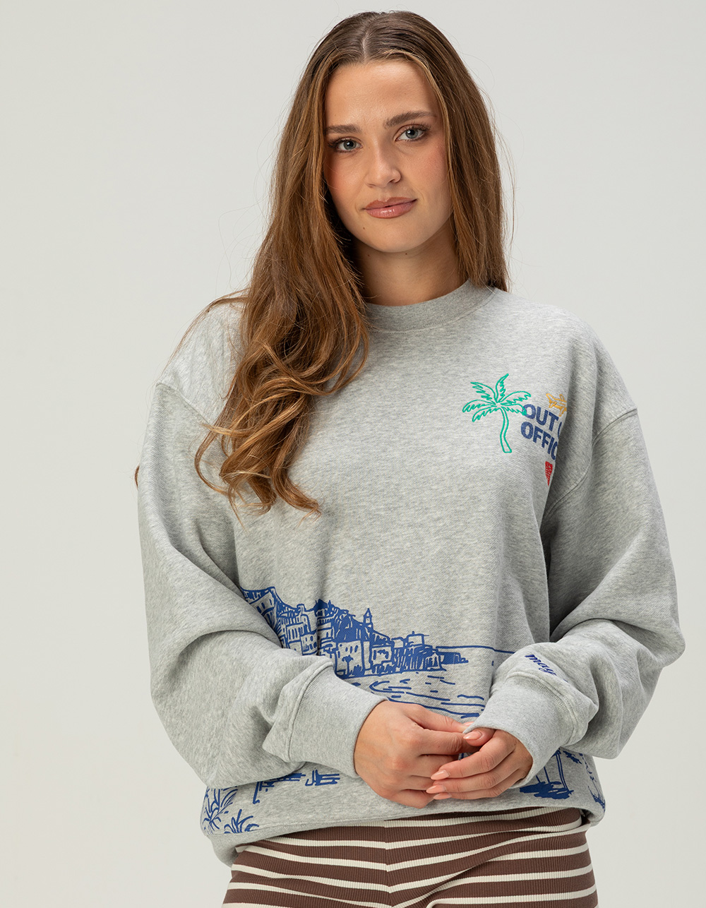 THE MAYFAIR GROUP Checked Out Womens Oversized Crewneck Sweatshirt - HEATHER GRAY