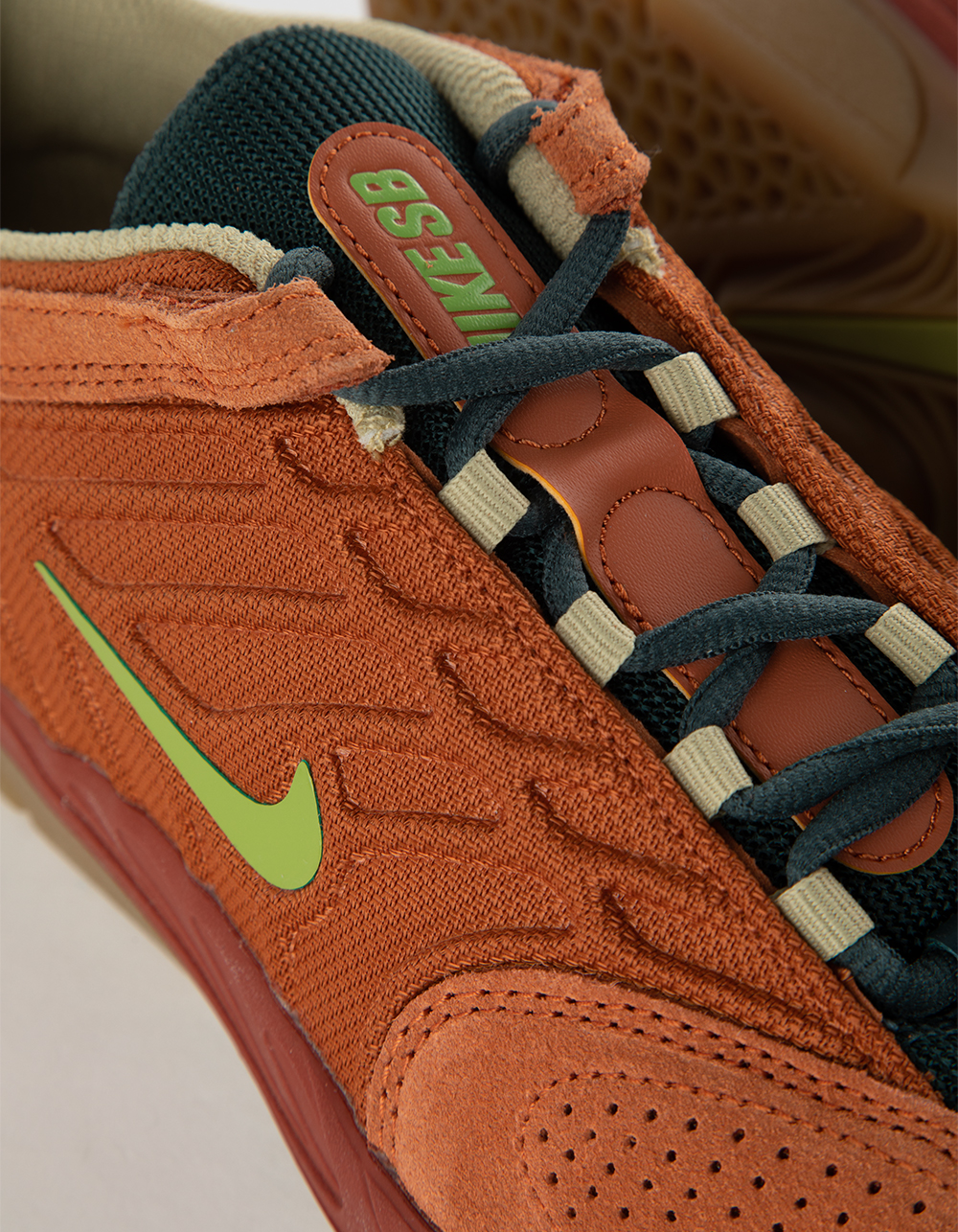NIKE SB Vertebrae Skate Shoes - CAMEL