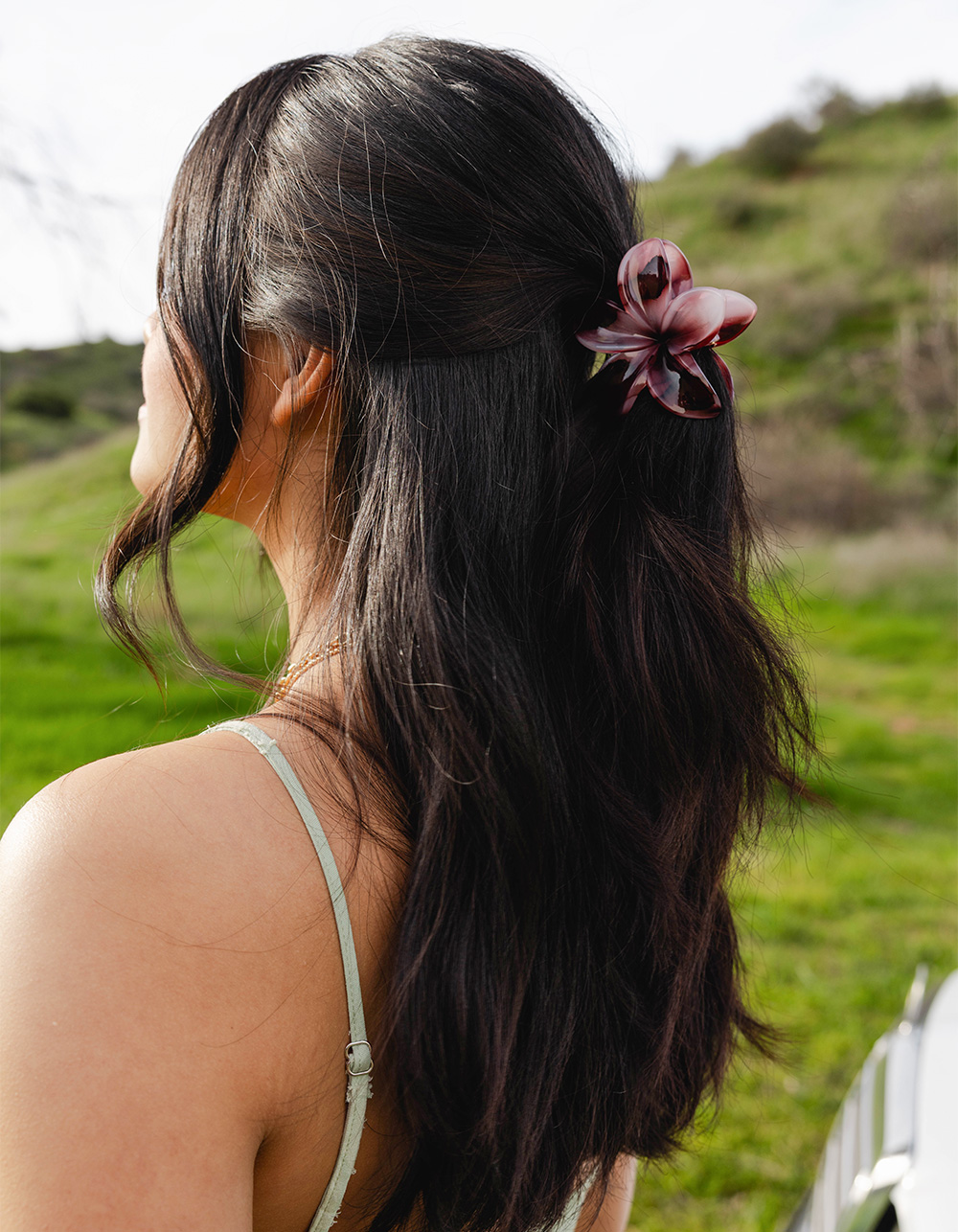 FULL TILT Printed Hawaiian Floral Claw Clip - BURGUNDY