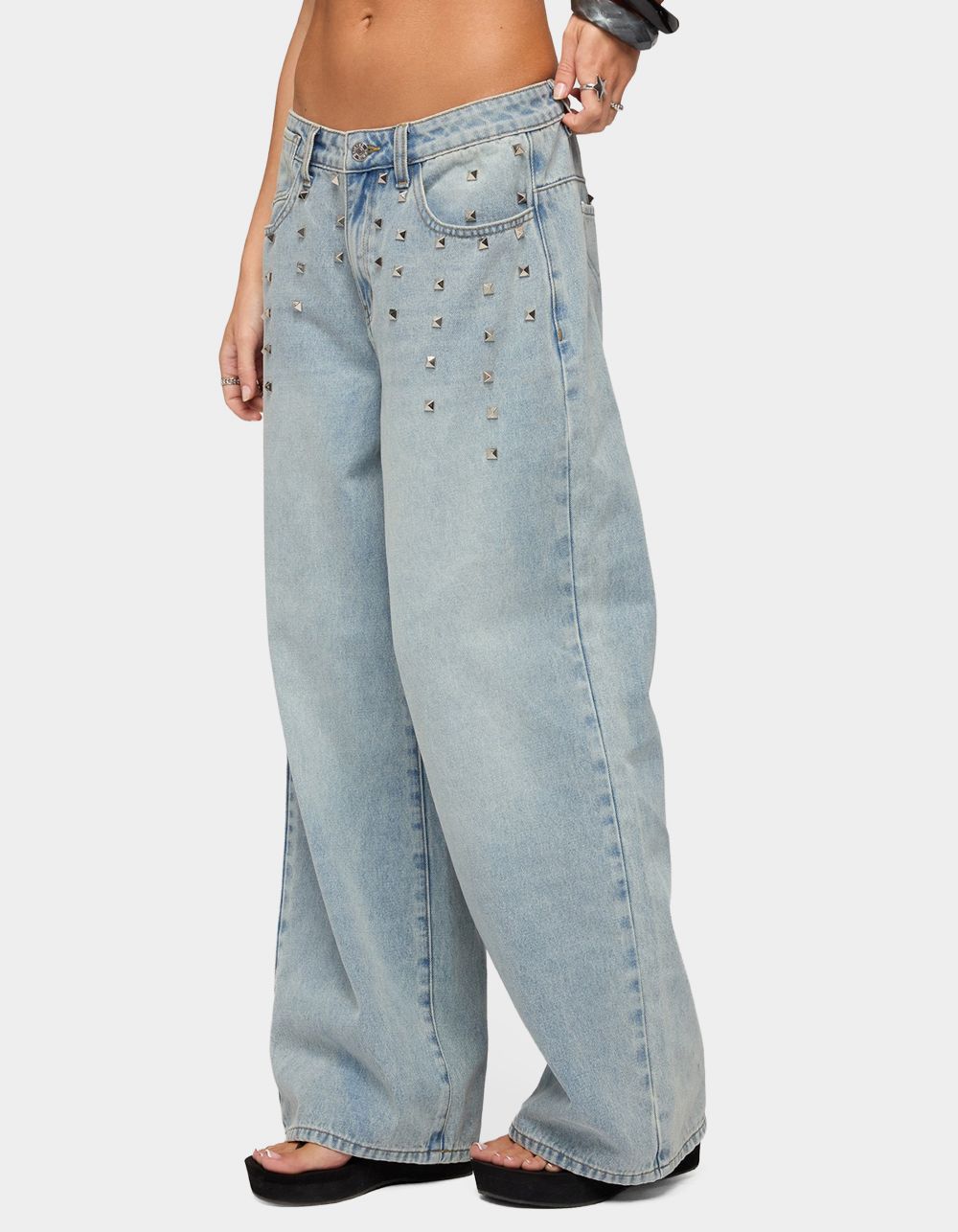 EDIKTED Oaklee Studded Low Rise Baggy Jeans - LIGHT BLUE