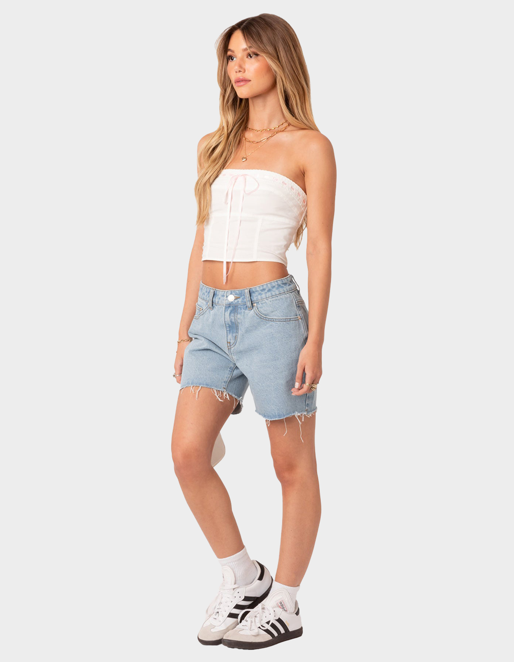 EDIKTED Tomboy Low Rise Denim Shorts - LIGHT BLUE