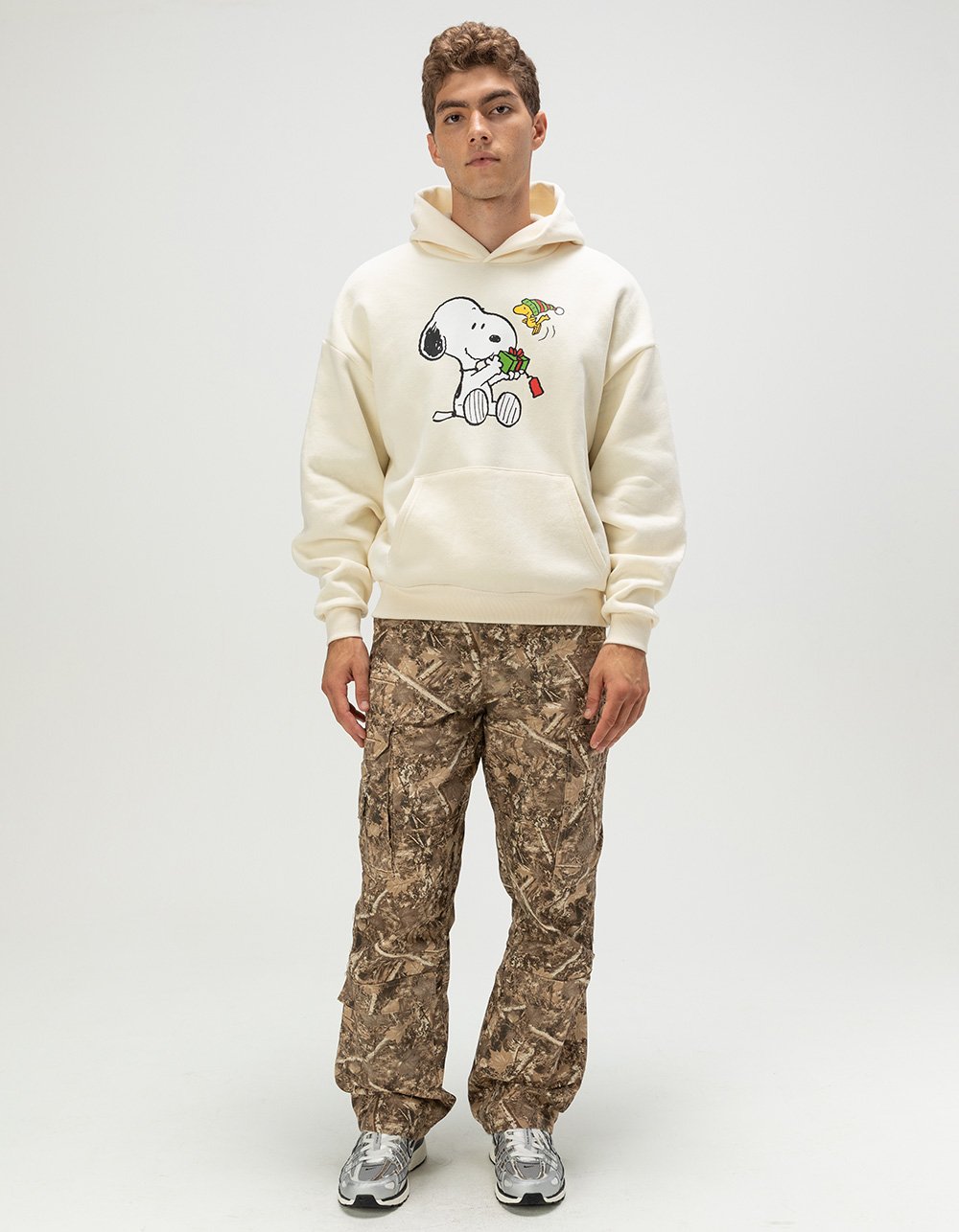 RSQ x Peanuts Snoopy Gift Mens Hoodie - OFF WHITE