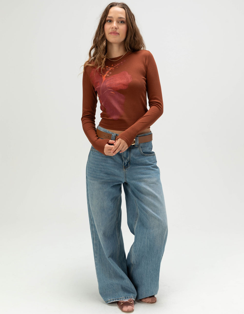 FULL TILT Hibiscus Womens Long Sleeve Baby Tee - BROWN