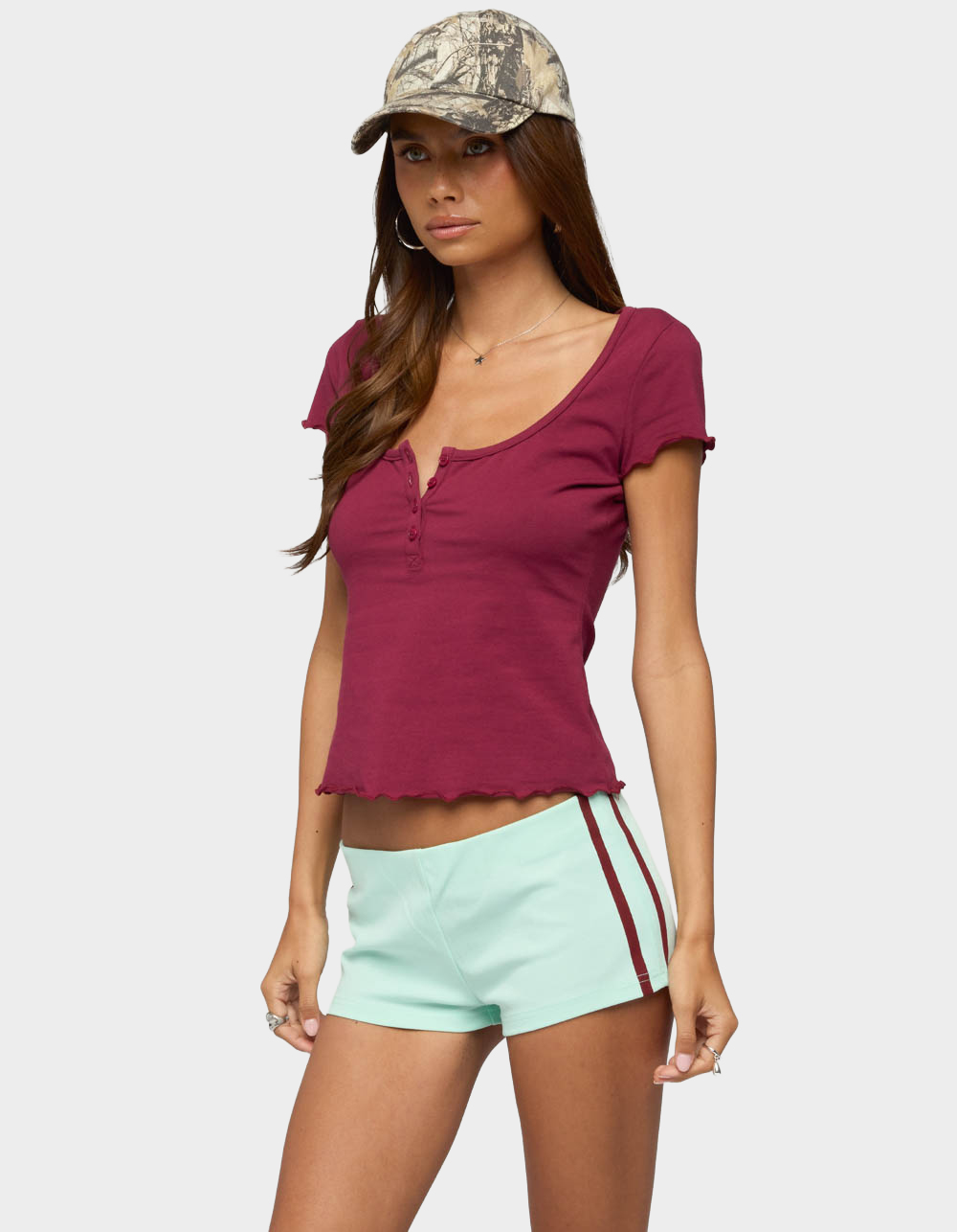EDIKTED Lilibeth Henley Tee - DK RED