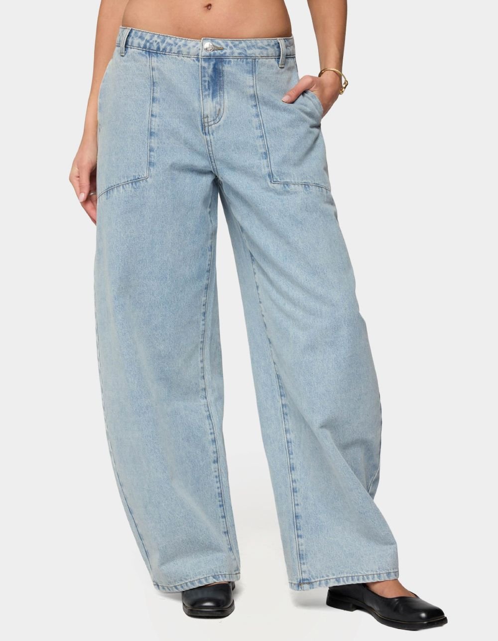 EDIKTED Jolie Low Rise Barrel Jeans - LIGHT BLUE